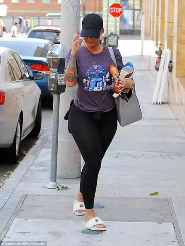 Photos: Amber Rose hits the streets of LA in apair of slippers